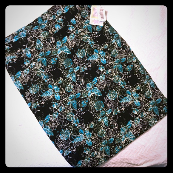 LuLaRoe Dresses & Skirts - LulaRoe Cassie NWT!